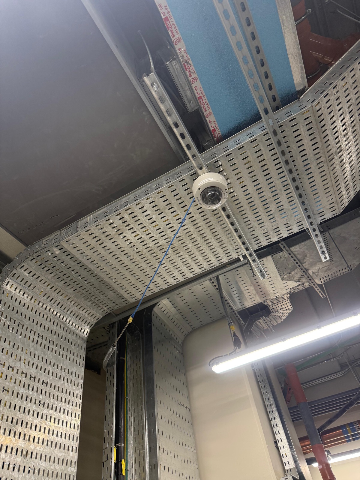 Ceiling camera and containment