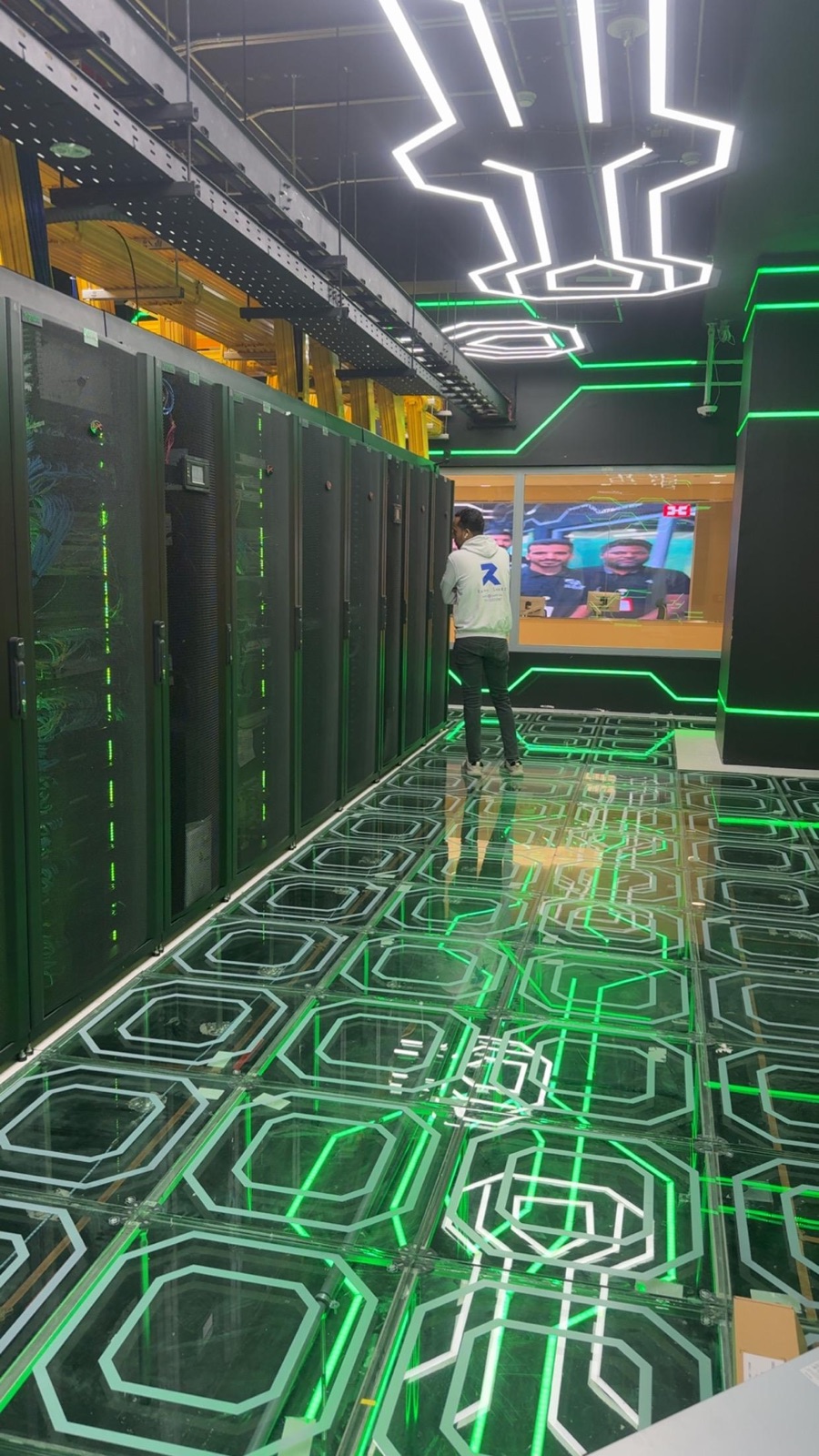 Data centre aisle